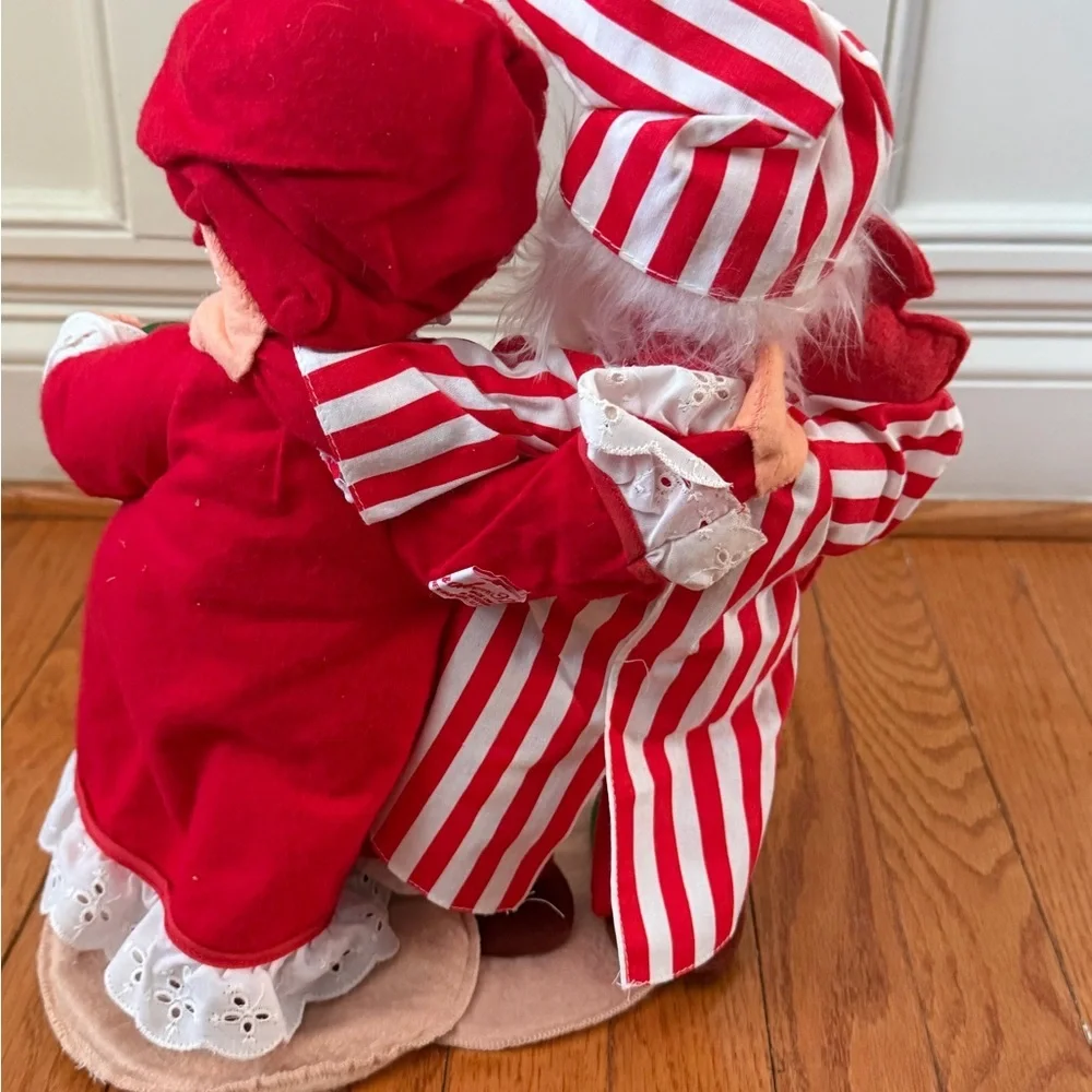Annalee 1992 Santa & Mrs. Claus Christmas PJs candle hot water bottle dolls